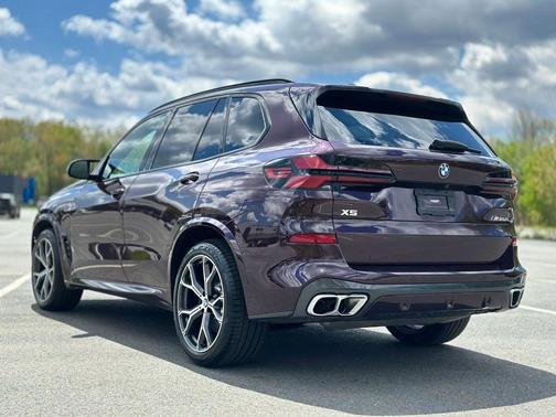 Ametrin Metallic 2024 BMW X5 M60i