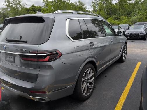 2025 BMW X7 xDrive40i