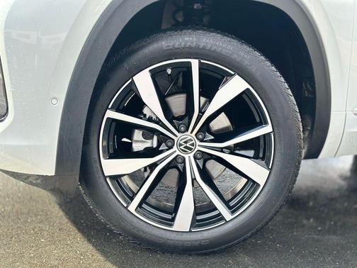 2025 Volkswagen Atlas Cross Sport 2.0T SEL Premium R-Line