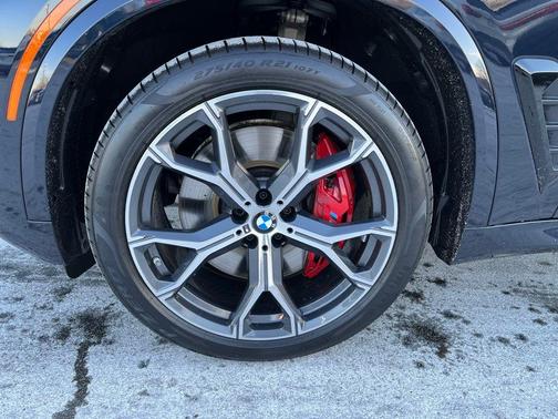 2025 BMW X5 M60i