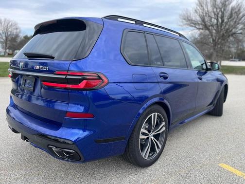 2025 BMW X7 M60i