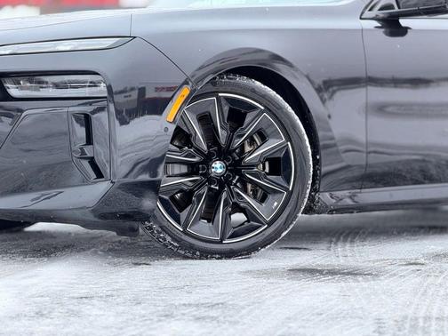 2023 BMW 760 760i xDrive