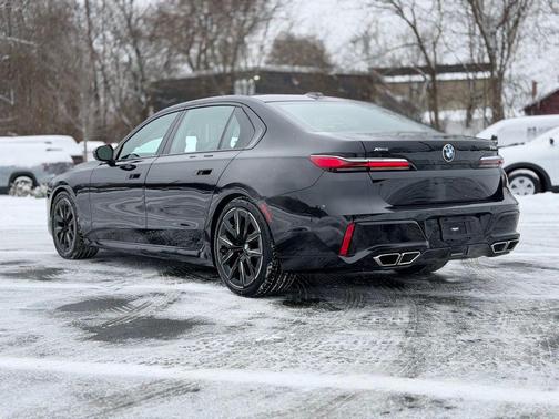 2023 BMW 760 760i xDrive