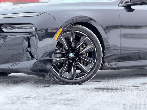 2023 BMW 760 760i xDrive