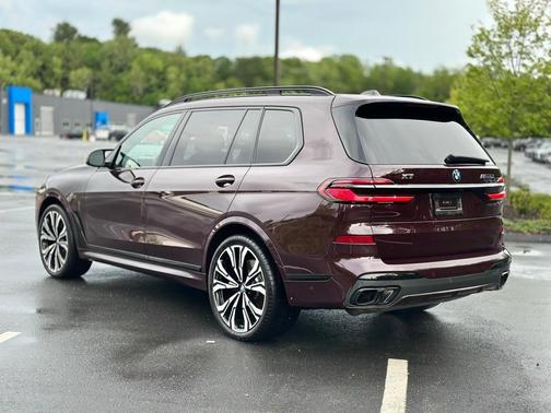 2024 BMW X7 M60i