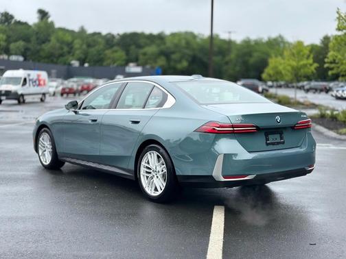 2024 BMW 530 i xDrive