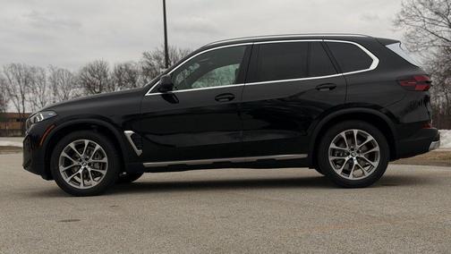 Black Sapphire Metallic 2026 BMW X5 xDrive40i