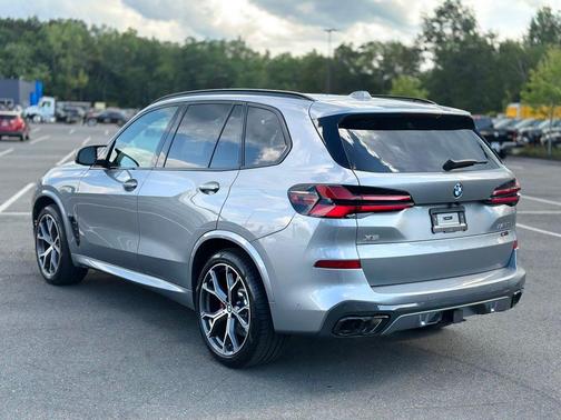 2025 BMW X5 M60i