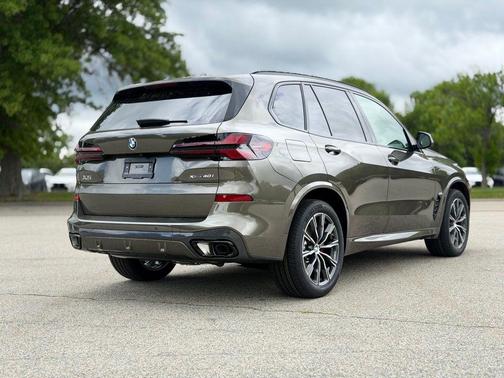 Manhattan Green Metallic 2026 BMW X5 xDrive40i