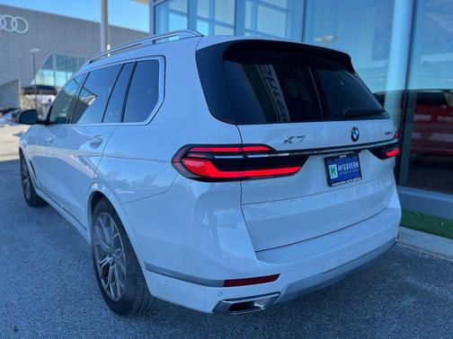 2025 BMW X7 xDrive40i