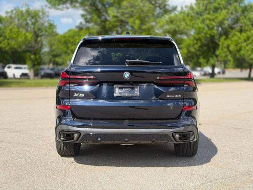 Carbon Black Metallic 2026 BMW X5 xDrive40i