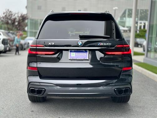 2025 BMW X7 M60i
