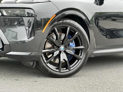 2025 BMW X7 M60i