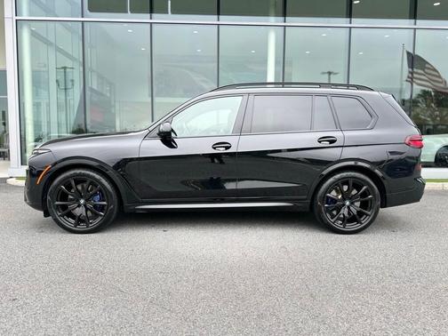 2025 BMW X7 M60i