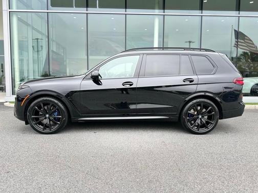 2025 BMW X7 M60i