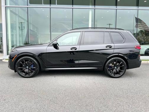 2025 BMW X7 M60i