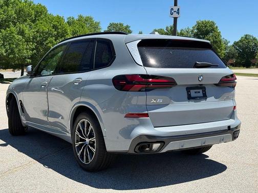 Gray Metallic 2026 BMW X5 xDrive40i