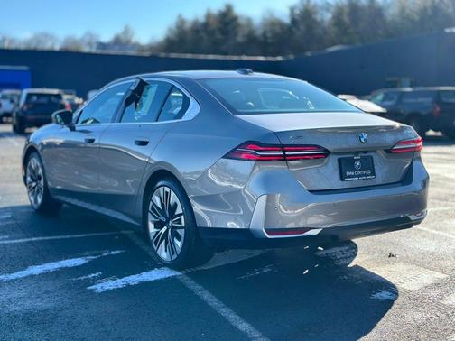 2025 BMW 530 i xDrive