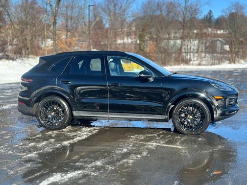2022 Porsche Cayenne Platinum Edition
