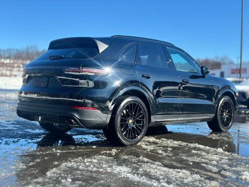 2022 Porsche Cayenne Platinum Edition
