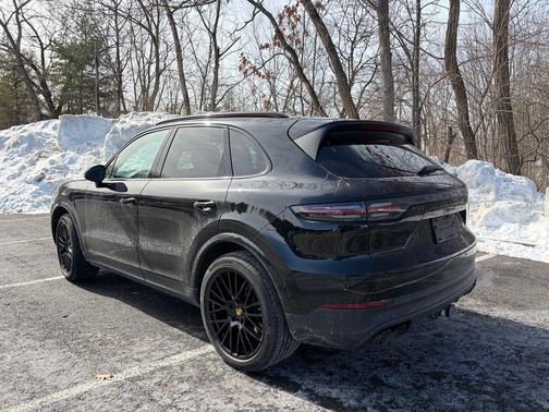 2022 Porsche Cayenne Platinum Edition