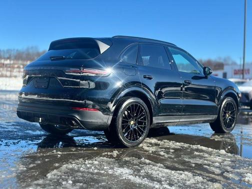 2022 Porsche Cayenne Platinum Edition