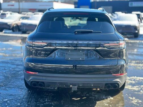 2022 Porsche Cayenne Platinum Edition