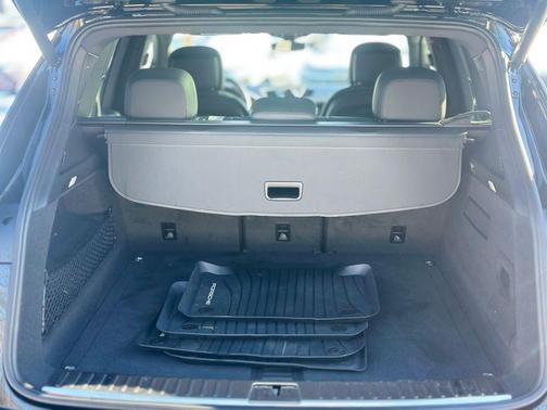 2022 Porsche Cayenne Platinum Edition