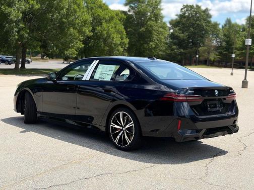Carbon Black Metallic 2027 BMW 550e 550E XDRIVE