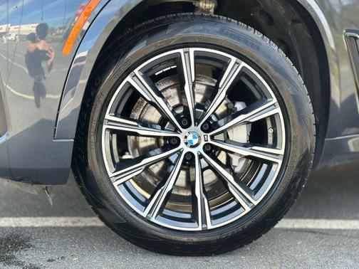 Arctic Gray Metallic 2022 BMW X5 xDrive40i