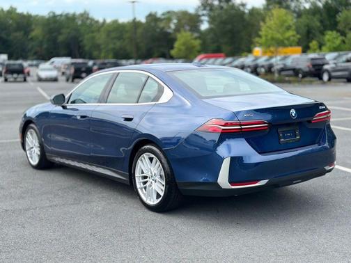 2025 BMW 530 i xDrive
