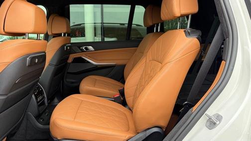 Alpine White 2024 BMW X7 xDrive40i