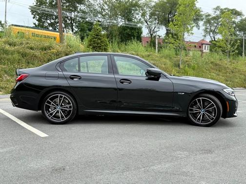 2022 BMW 330e xDrive