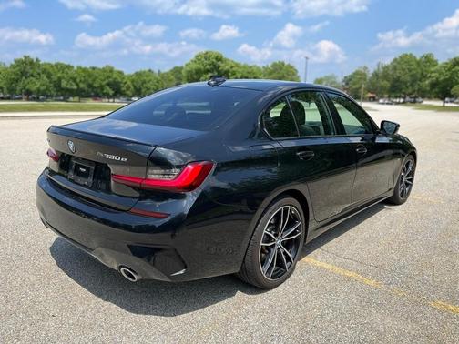 2022 BMW 330e xDrive
