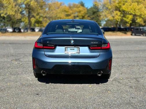 2025 BMW 330 i xDrive
