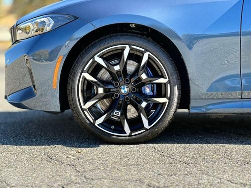 2025 BMW 330 i xDrive