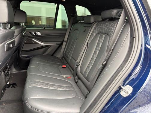 Tanzanite Blue II Metallic 2024 BMW X5 M60i