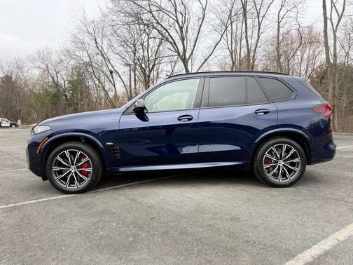 Tanzanite Blue II Metallic 2024 BMW X5 M60i