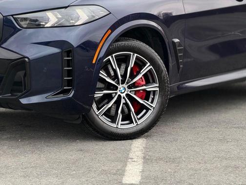 Tanzanite Blue II Metallic 2024 BMW X5 M60i