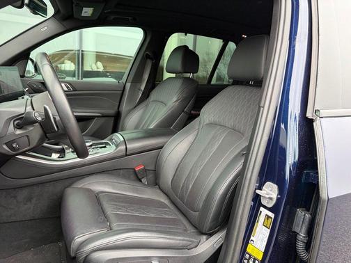 Tanzanite Blue II Metallic 2024 BMW X5 M60i