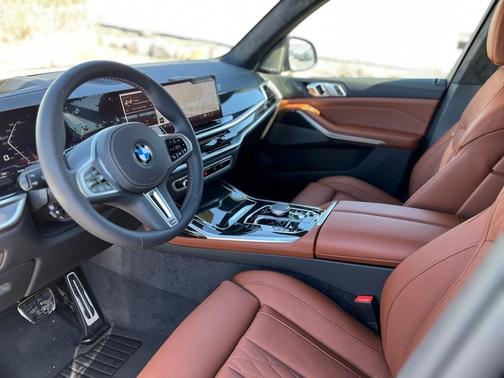 2025 BMW X7 M60i