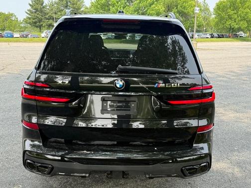 2025 BMW X7 M60i