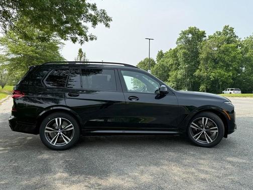 2025 BMW X7 M60i