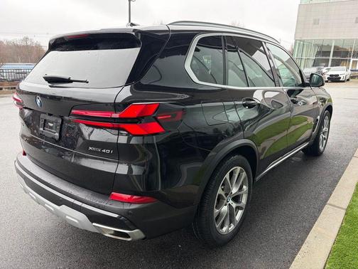 Mineral White Metallic 2024 BMW X5 xDrive40i