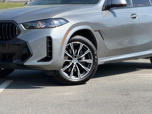 Skyscraper Gray Metallic 2024 BMW X6 xDrive40i