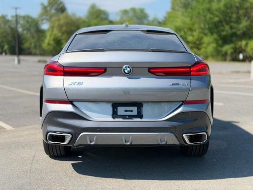 Skyscraper Gray Metallic 2024 BMW X6 xDrive40i