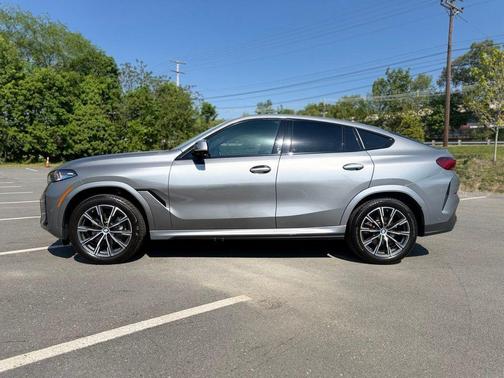 Skyscraper Gray Metallic 2024 BMW X6 xDrive40i