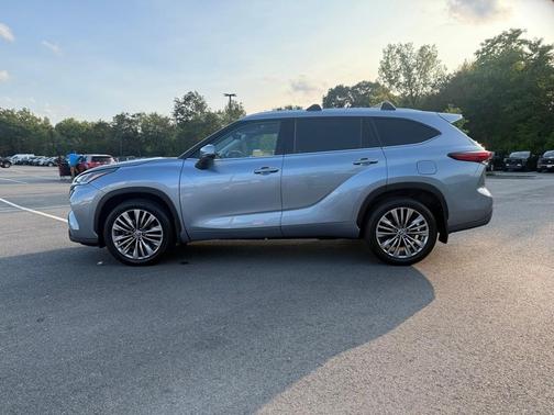 2022 Toyota Highlander Platinum