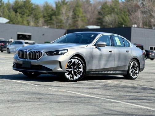 Gray Metallic 2025 BMW i5 xDrive40