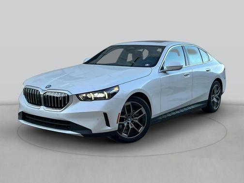 Gray Metallic 2025 BMW i5 xDrive40